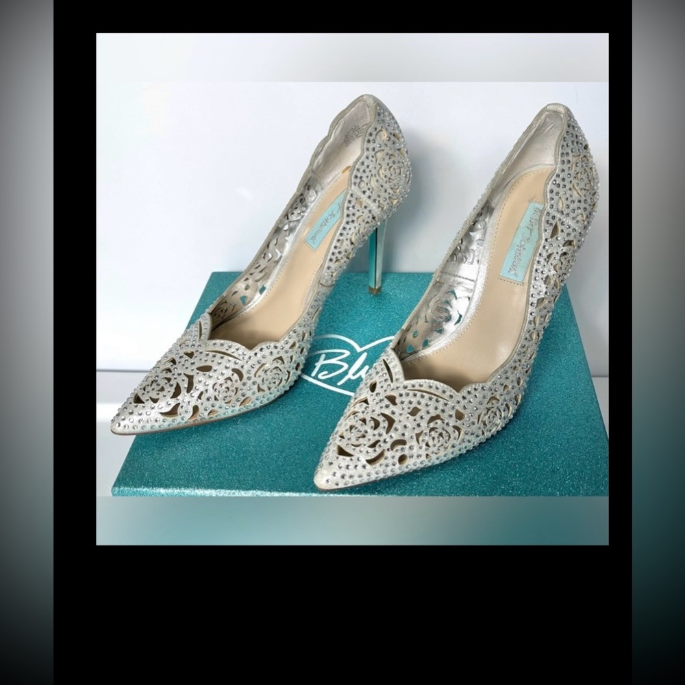Blue by Betsey Johnson Elsa Pointy Stiletto Heels w/ Rhinestone in Silver size 8